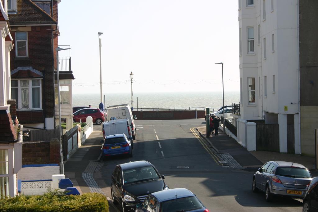Cambridge House Guest House Eastbourne Exterior photo